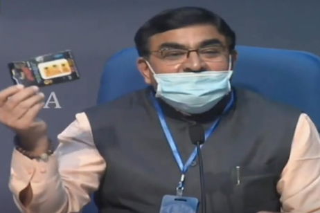 Inventan un chip hecho con excrementos de vaca que reduce la radiación de los móviles Inventan un chip hecho con excrementos de vaca que reduce la radiación de los móviles