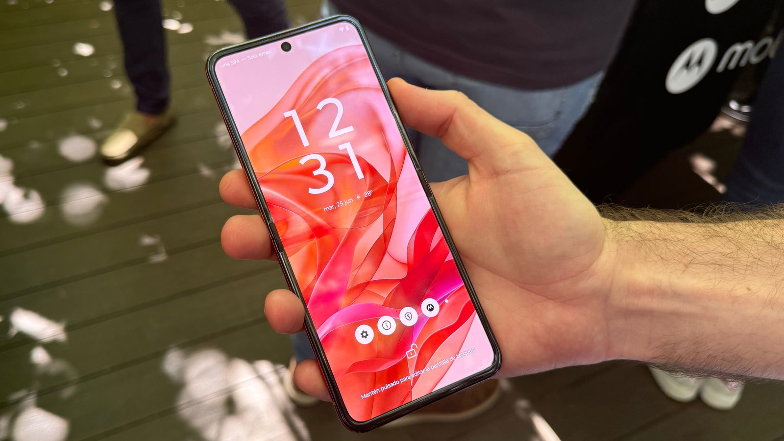 Nuevos motorola razr 50 y 50 ultra IA y la mayor pantalla externa en un plegable de tipo concha