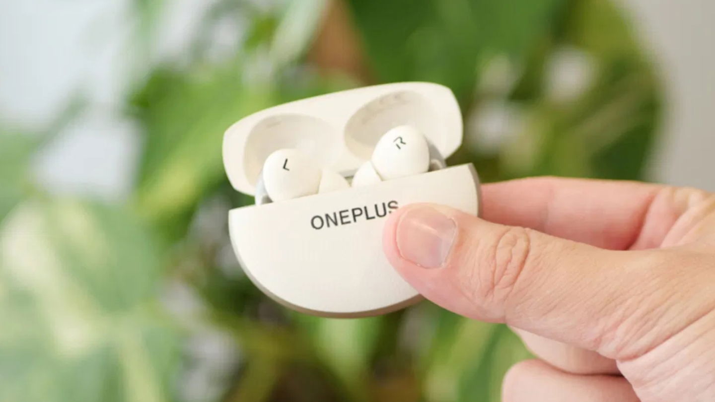 Estuche abierto de los OnePlus Buds Pro 3